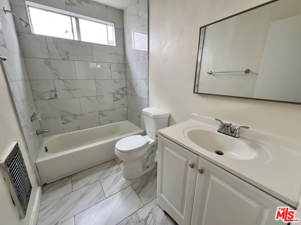 148 N Normandie Ave Unit: 3