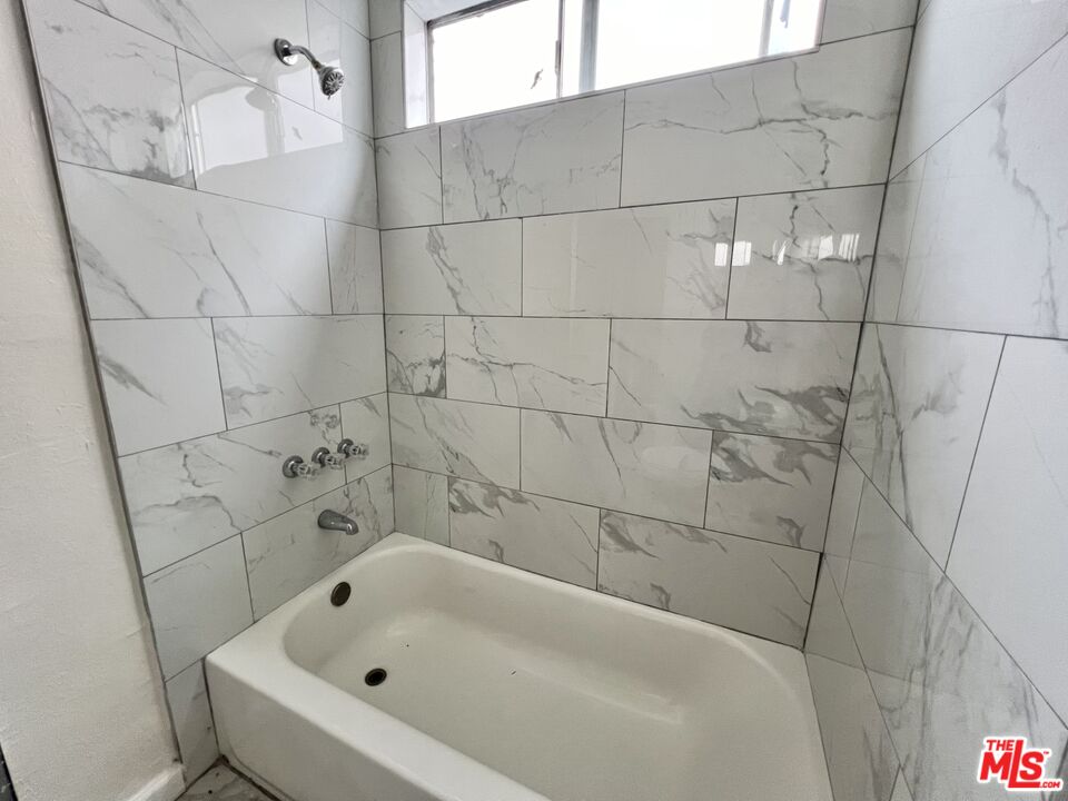 148 N Normandie Ave Unit: 3