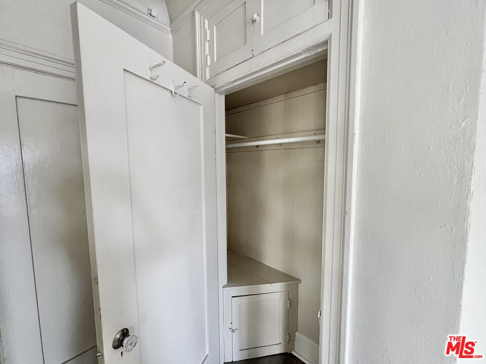 946 S Burlington Ave Unit: 201