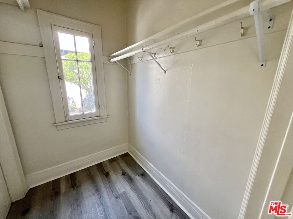 946 S Burlington Ave Unit: 201