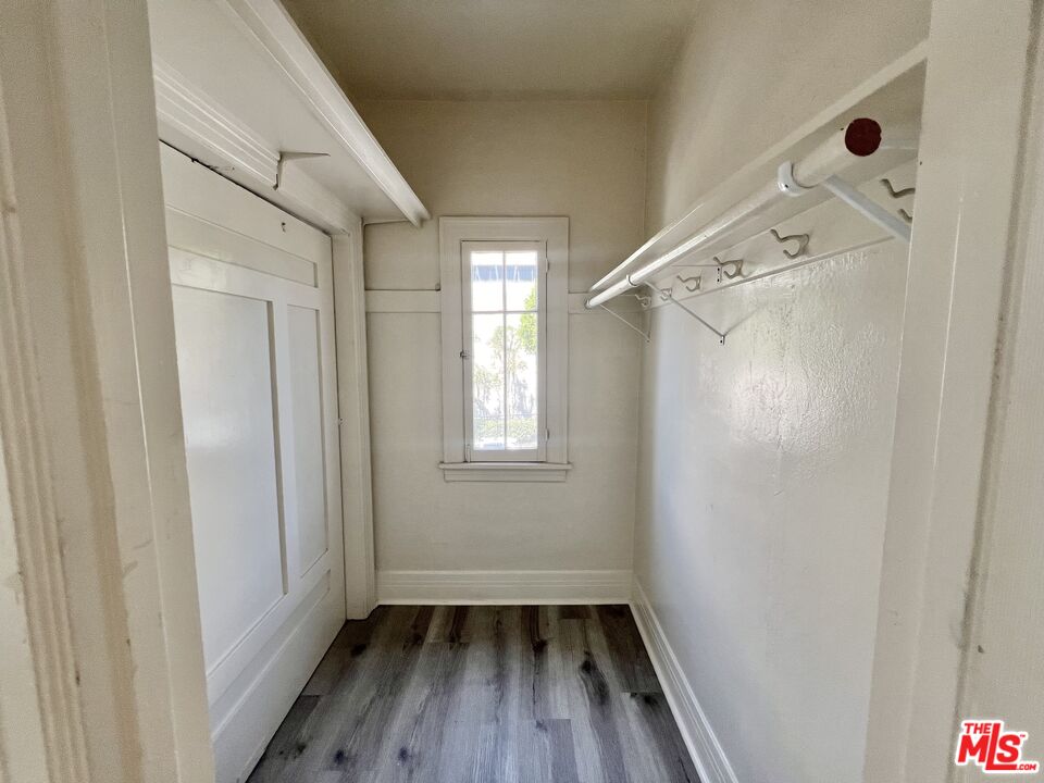 946 S Burlington Ave Unit: 201