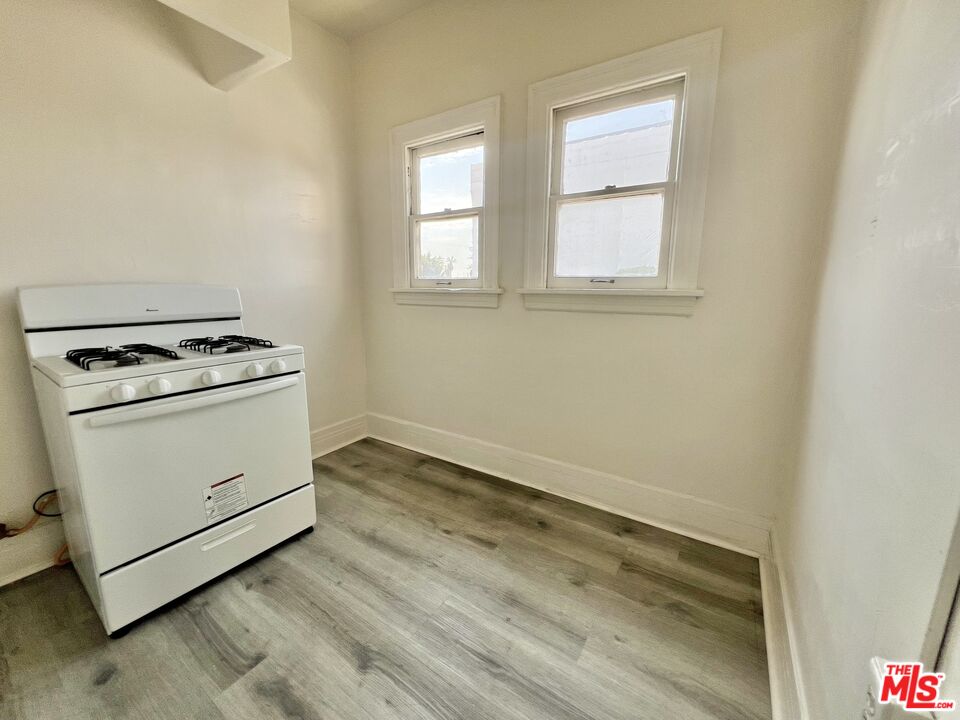 946 S Burlington Ave Unit: 201