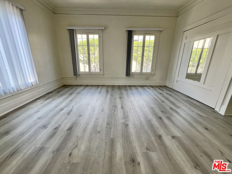 946 S Burlington Ave Unit: 201