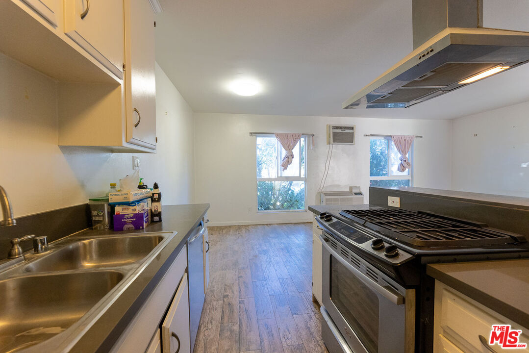 1118 Waterloo St Unit: 1