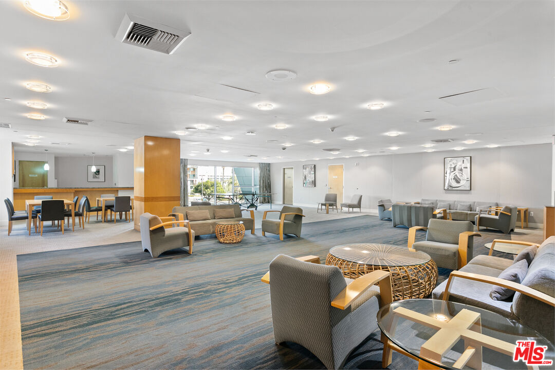 13600 MARINA POINTE DR Unit: 401