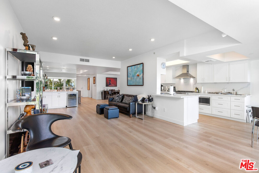 13600 MARINA POINTE DR Unit: 401