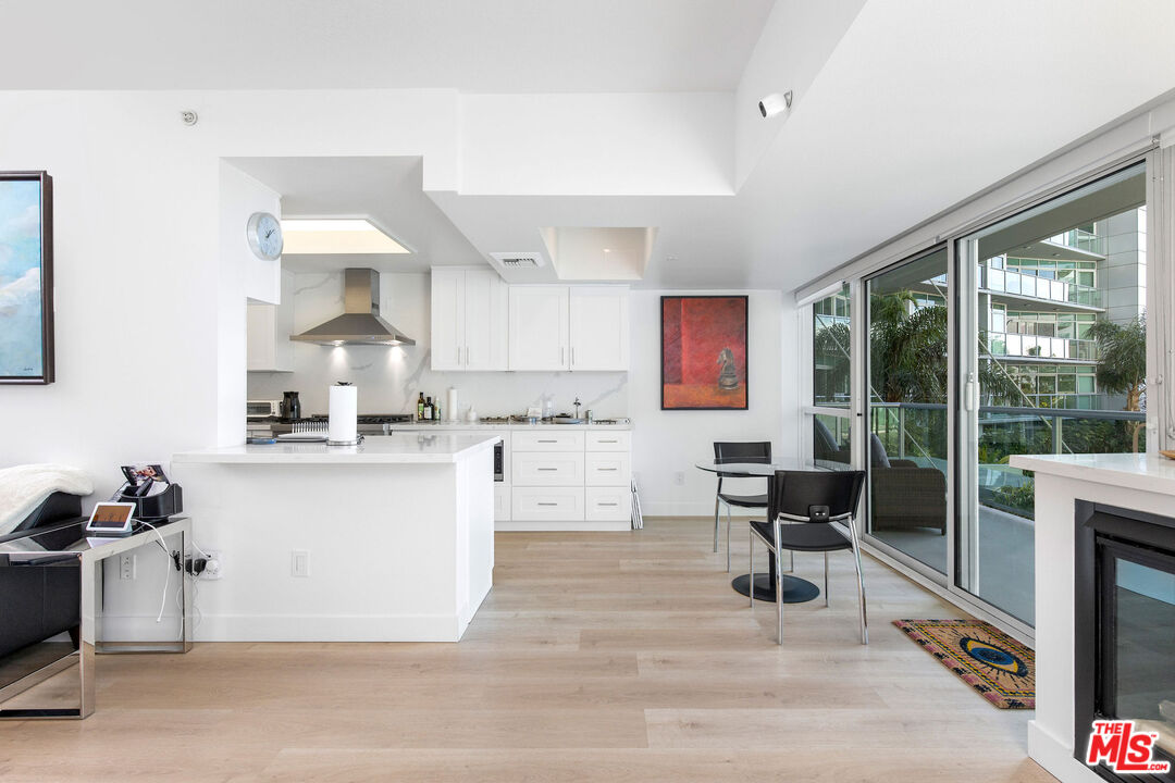 13600 MARINA POINTE DR Unit: 401