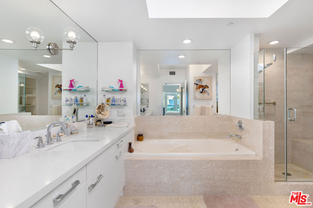 13600 MARINA POINTE DR Unit: 401