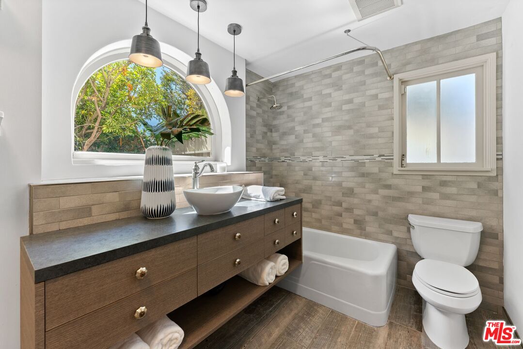 10320 Mississippi Ave