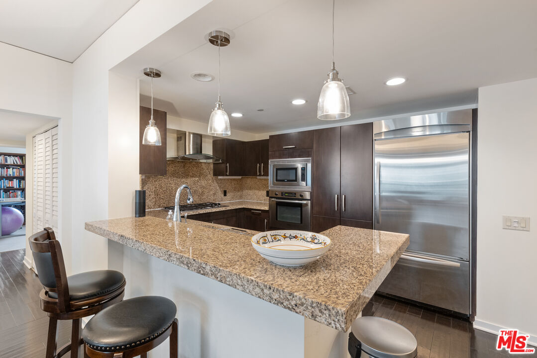 13650 MARINA POINTE DR Unit: 805