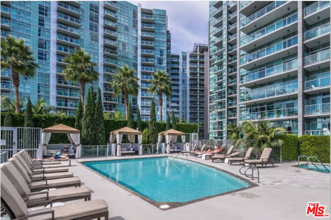 13650 MARINA POINTE DR Unit: 805