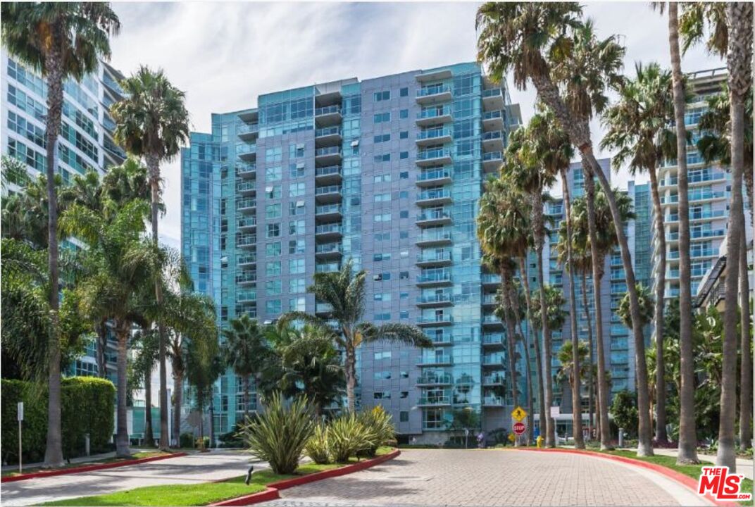 13650 MARINA POINTE DR Unit: 805