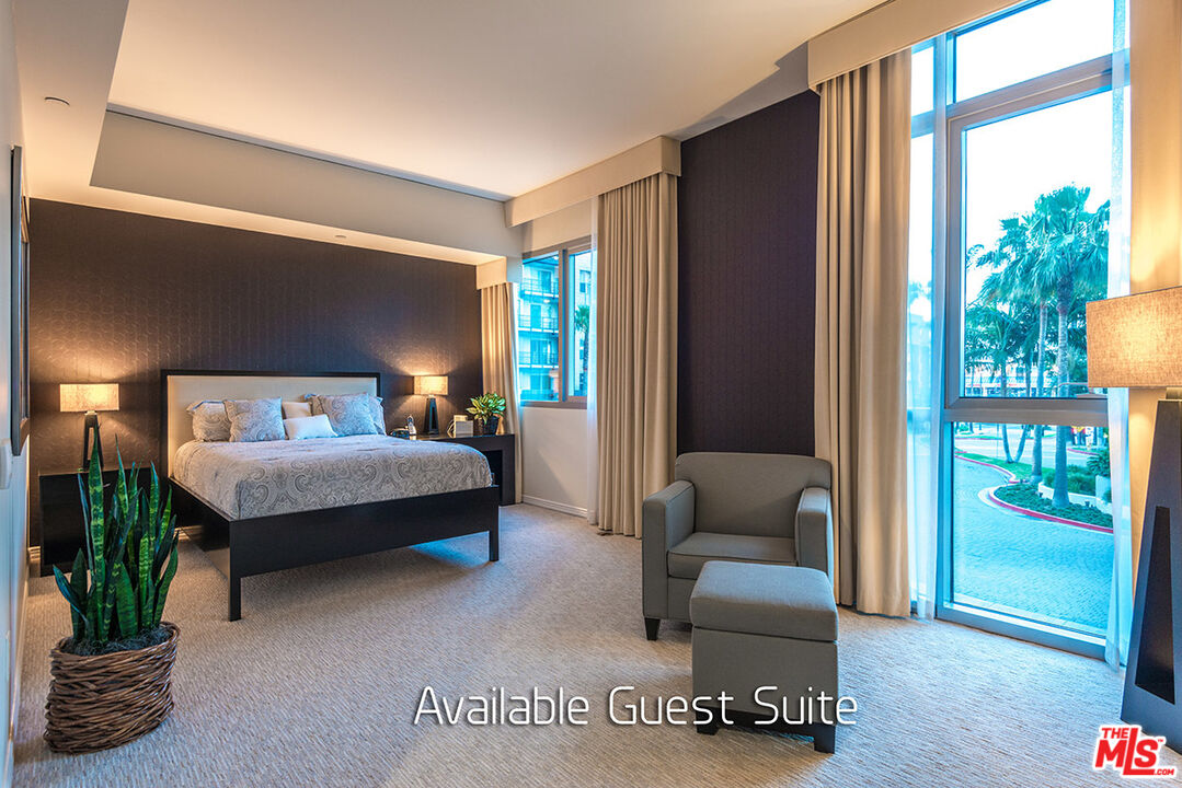 13650 MARINA POINTE DR Unit: 805