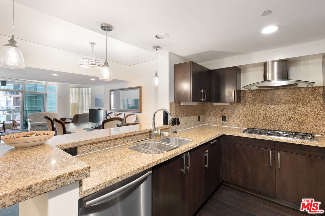 13650 MARINA POINTE DR Unit: 805