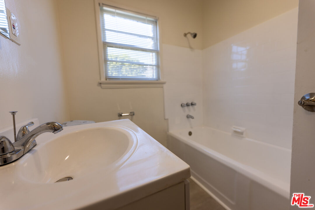 1940 S Robertson Blvd Unit: 1