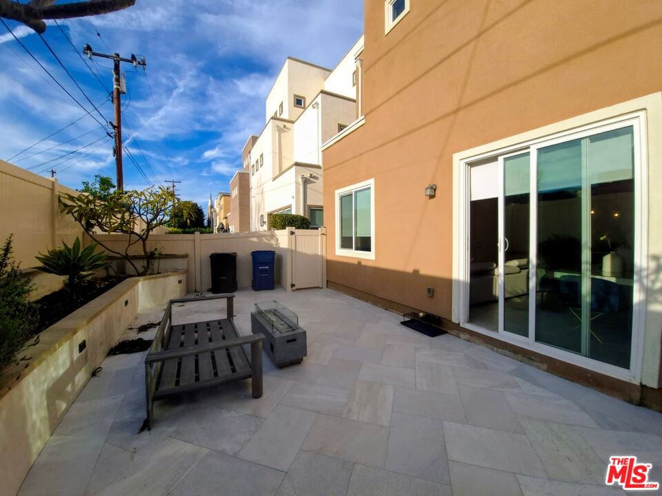 551 Daniel Freeman Cir