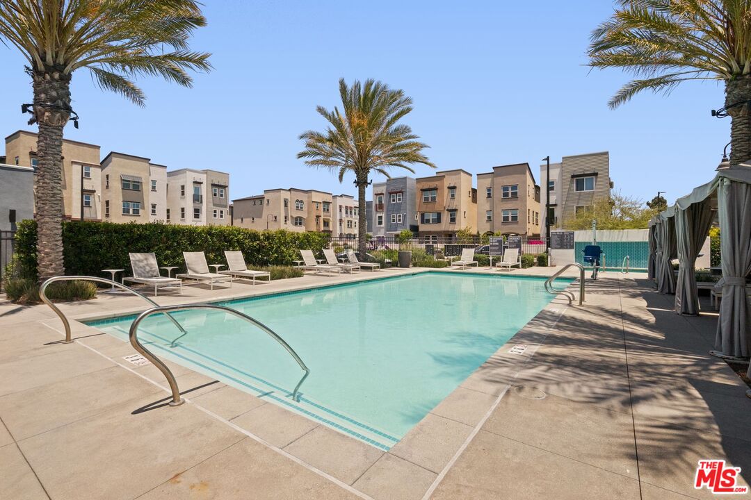 551 Daniel Freeman Cir