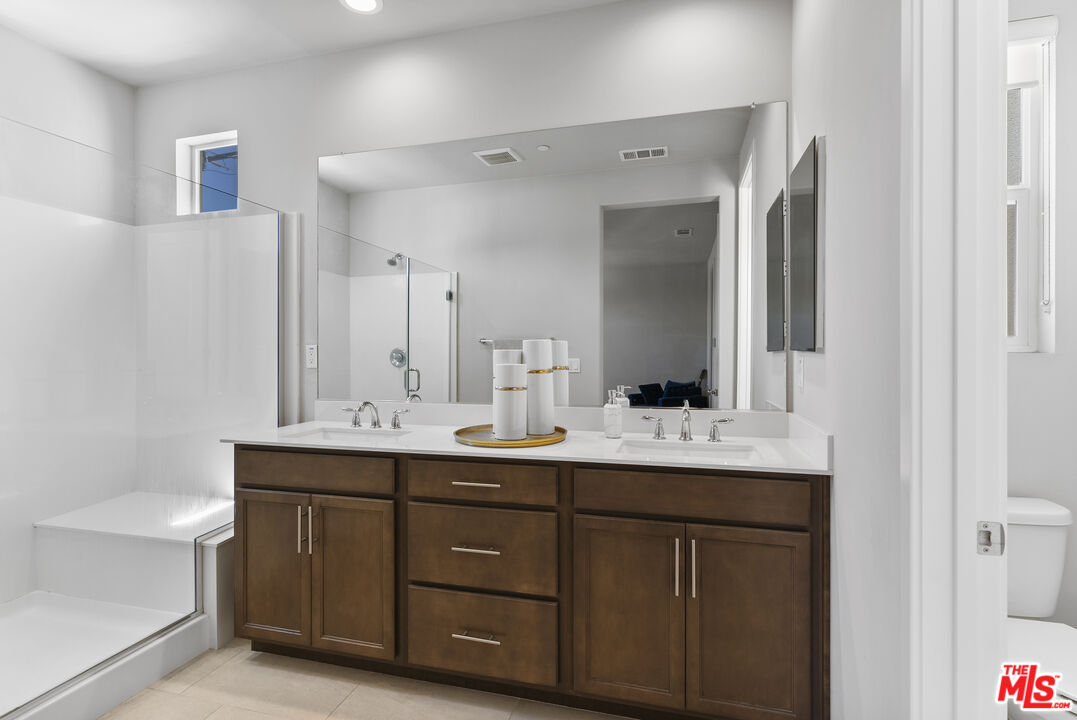 551 Daniel Freeman Cir