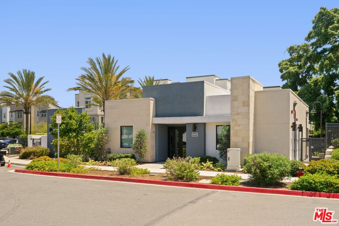 551 Daniel Freeman Cir