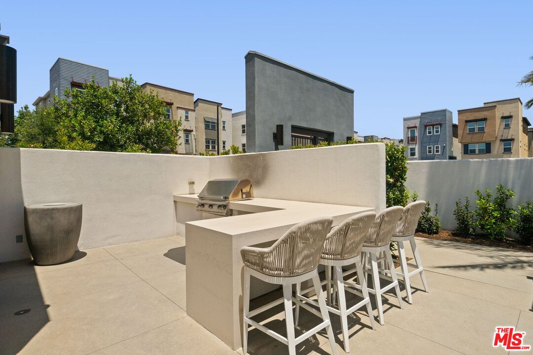 551 Daniel Freeman Cir