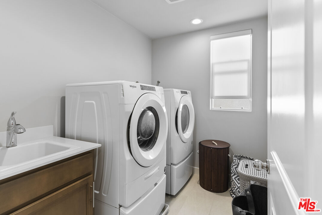 551 Daniel Freeman Cir