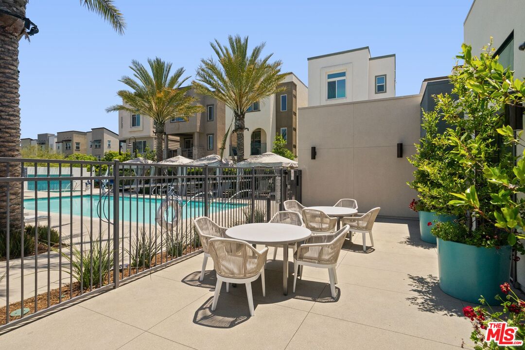 551 Daniel Freeman Cir