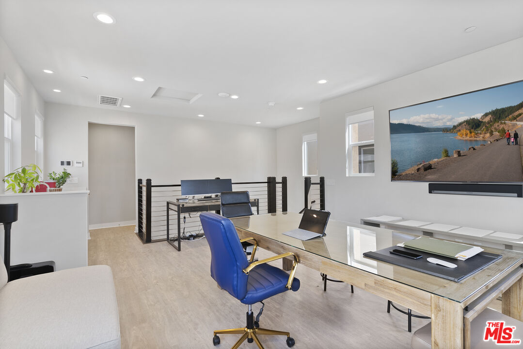 551 Daniel Freeman Cir