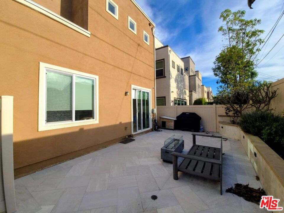 551 Daniel Freeman Cir