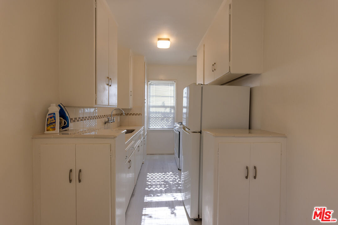 1940 S Robertson Blvd Unit: 9