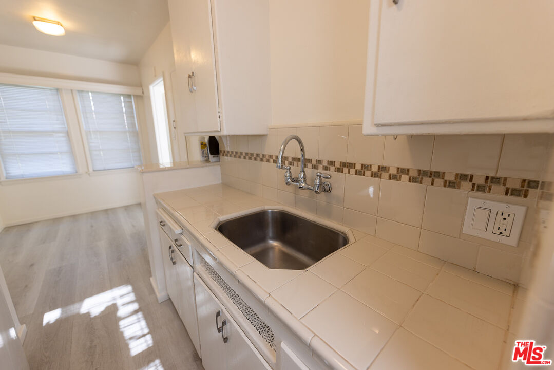 1940 S Robertson Blvd Unit: 9