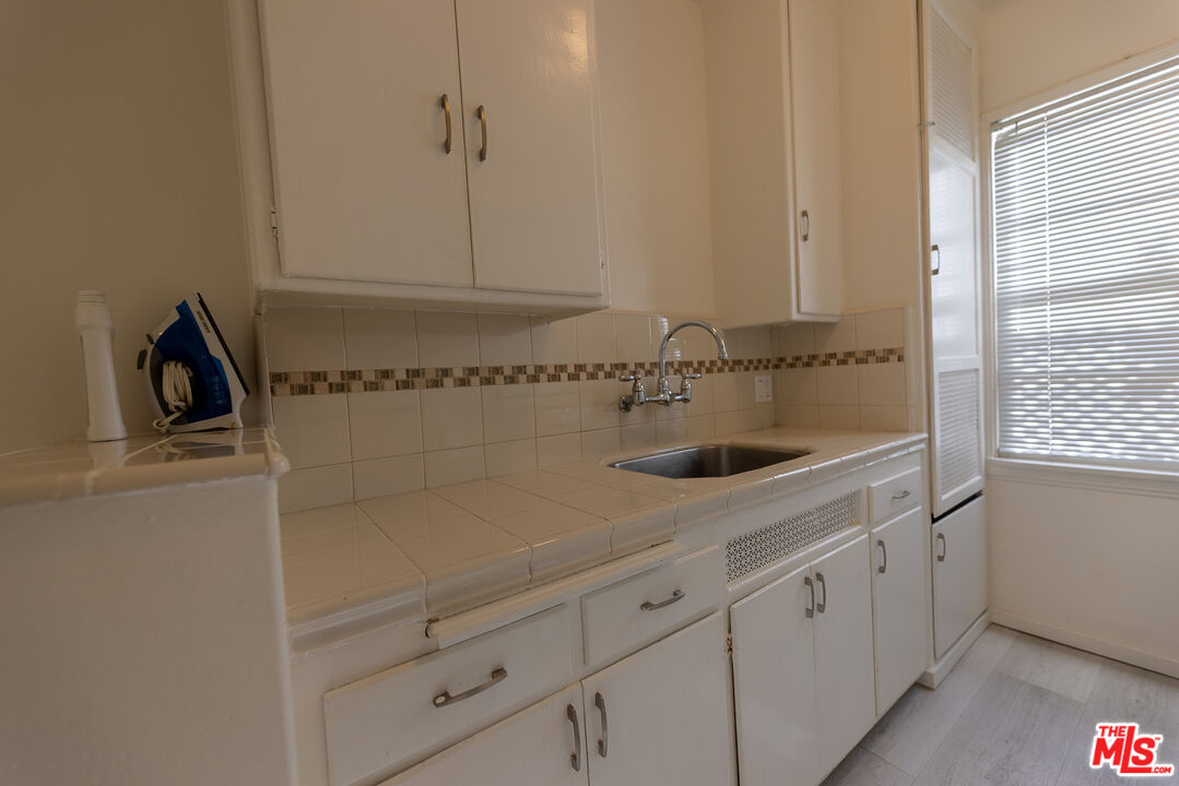 1940 S Robertson Blvd Unit: 9