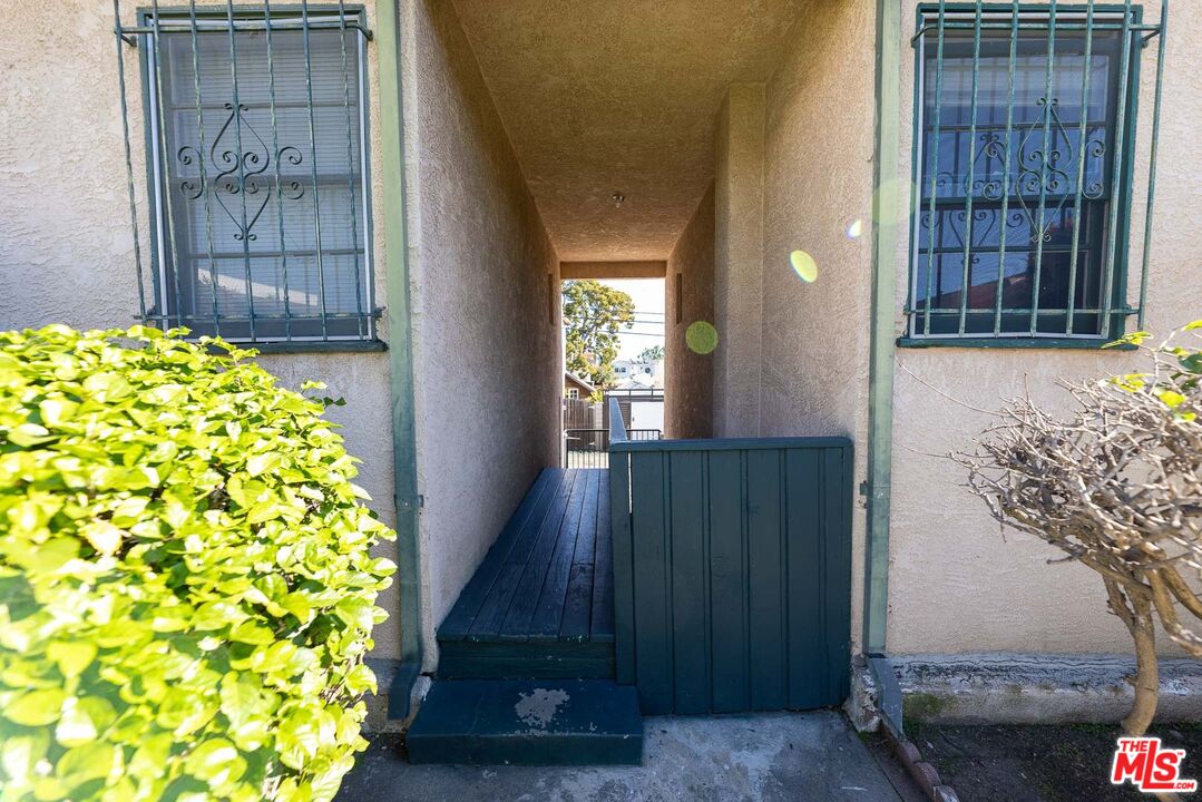 1940 S Robertson Blvd Unit: 9