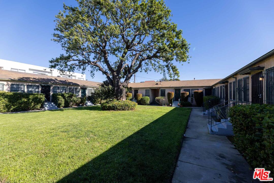 1940 S Robertson Blvd Unit: 9