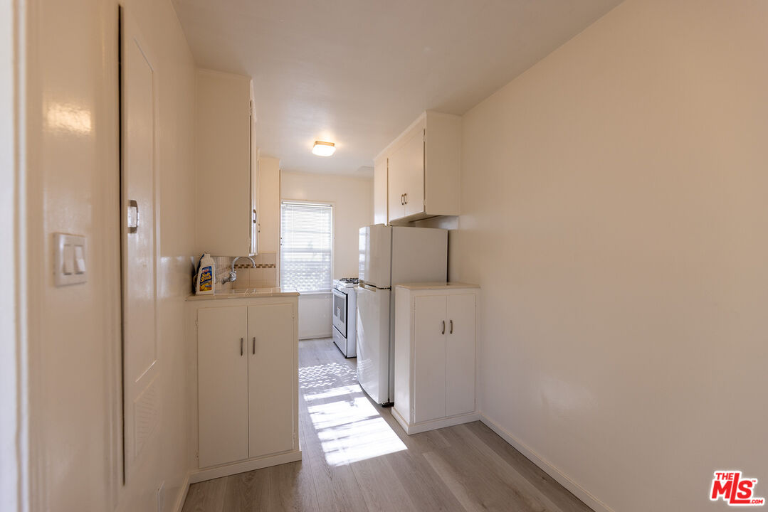 1940 S Robertson Blvd Unit: 9