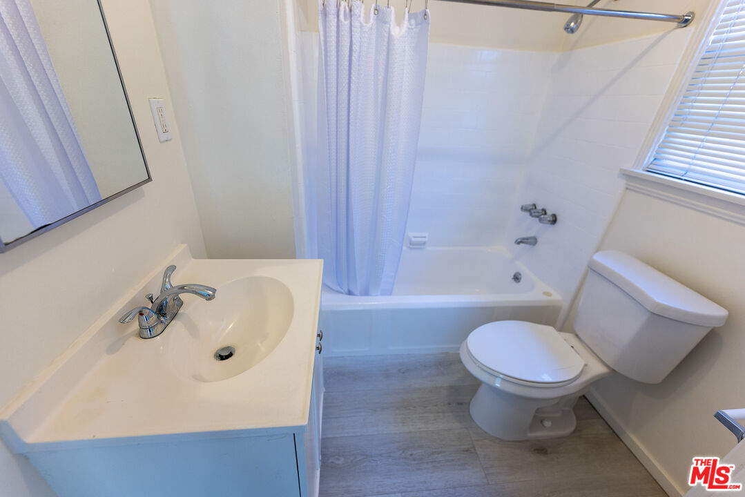 1940 S Robertson Blvd Unit: 9