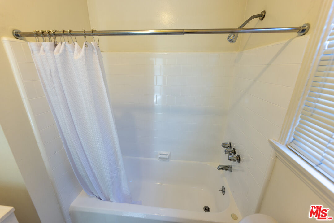 1940 S Robertson Blvd Unit: 9