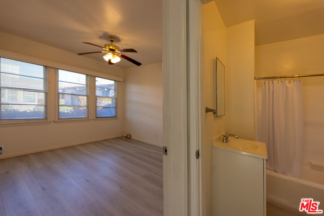 1940 S Robertson Blvd Unit: 9