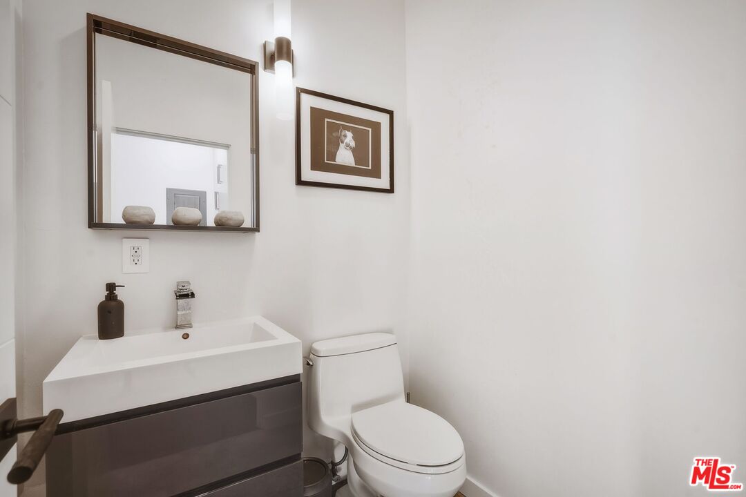 3601 Dixie Canyon Ave