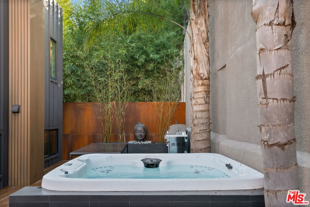 3601 Dixie Canyon Ave