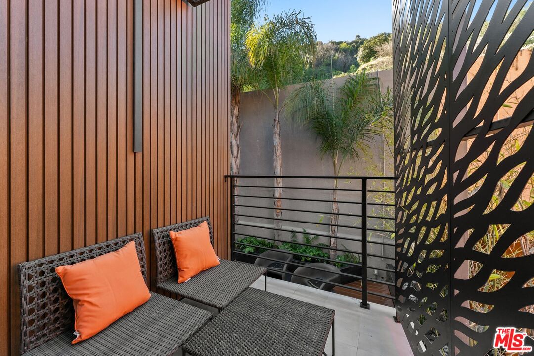 3601 Dixie Canyon Ave