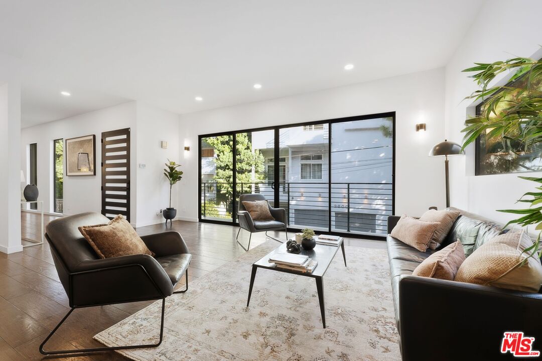 3601 Dixie Canyon Ave