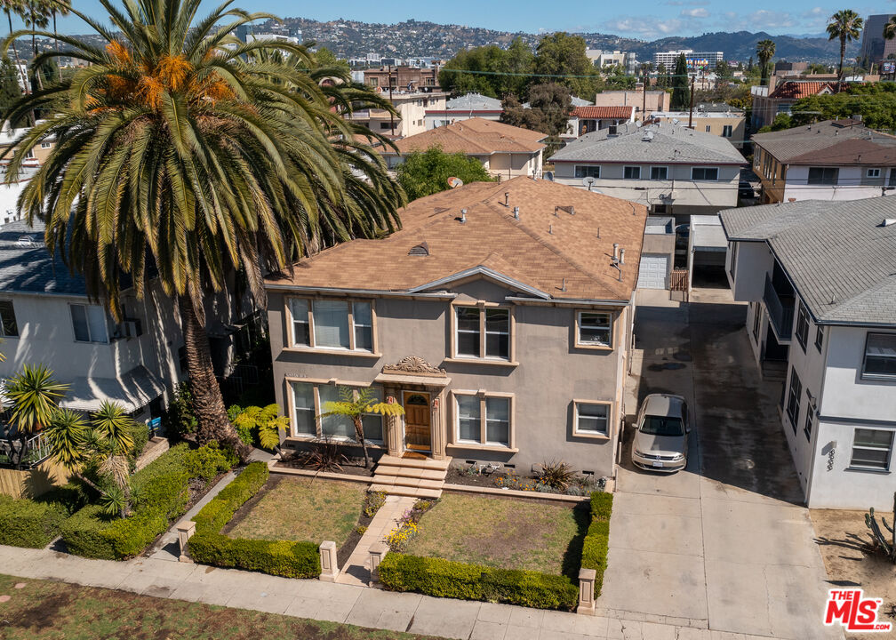 8537 Cashio St Unit: 1/2
