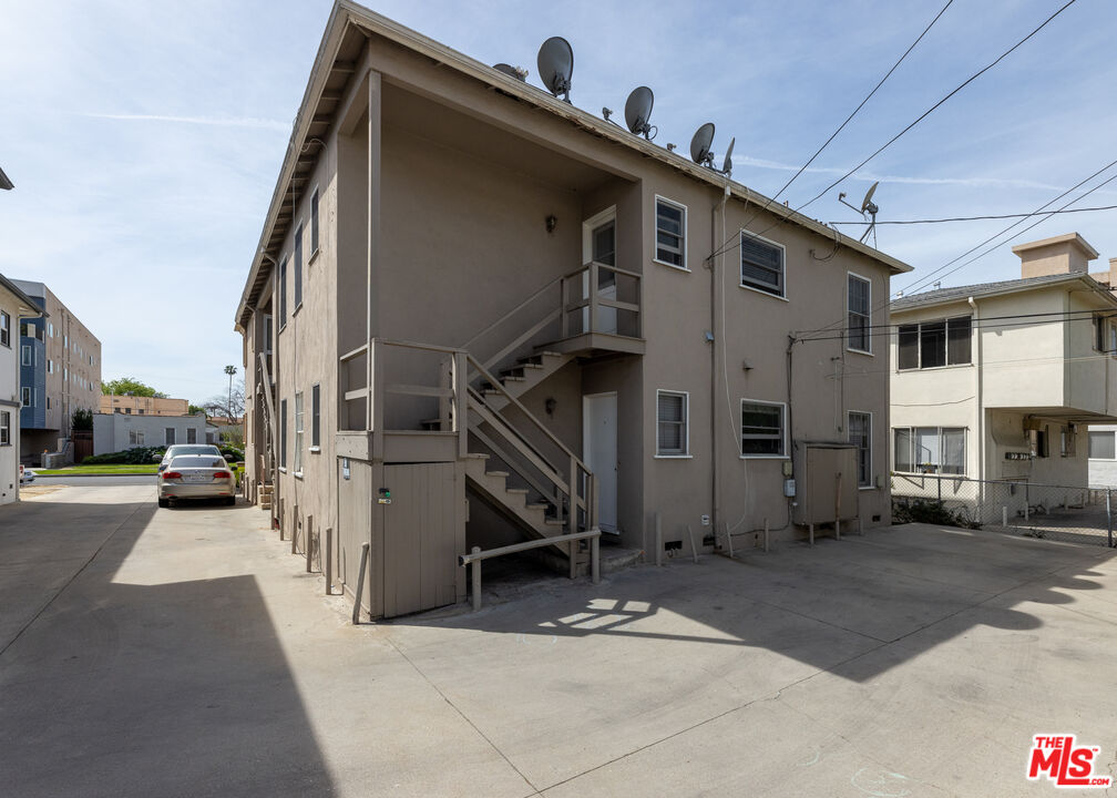 8537 Cashio St Unit: 1/2