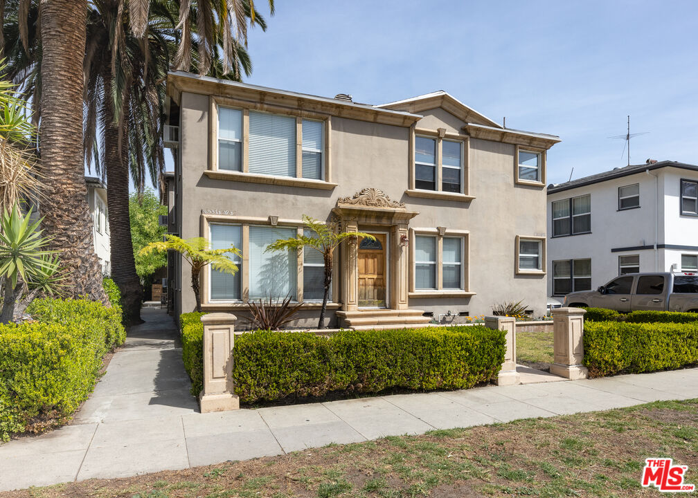 8537 Cashio St Unit: 1/2