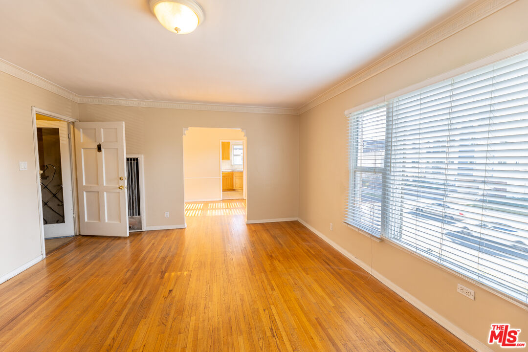 8537 Cashio St Unit: 1/2