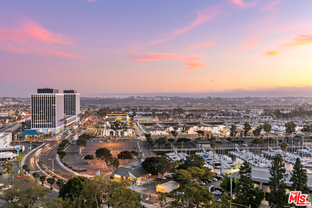 13600 Marina Pointe Dr Unit: 1507