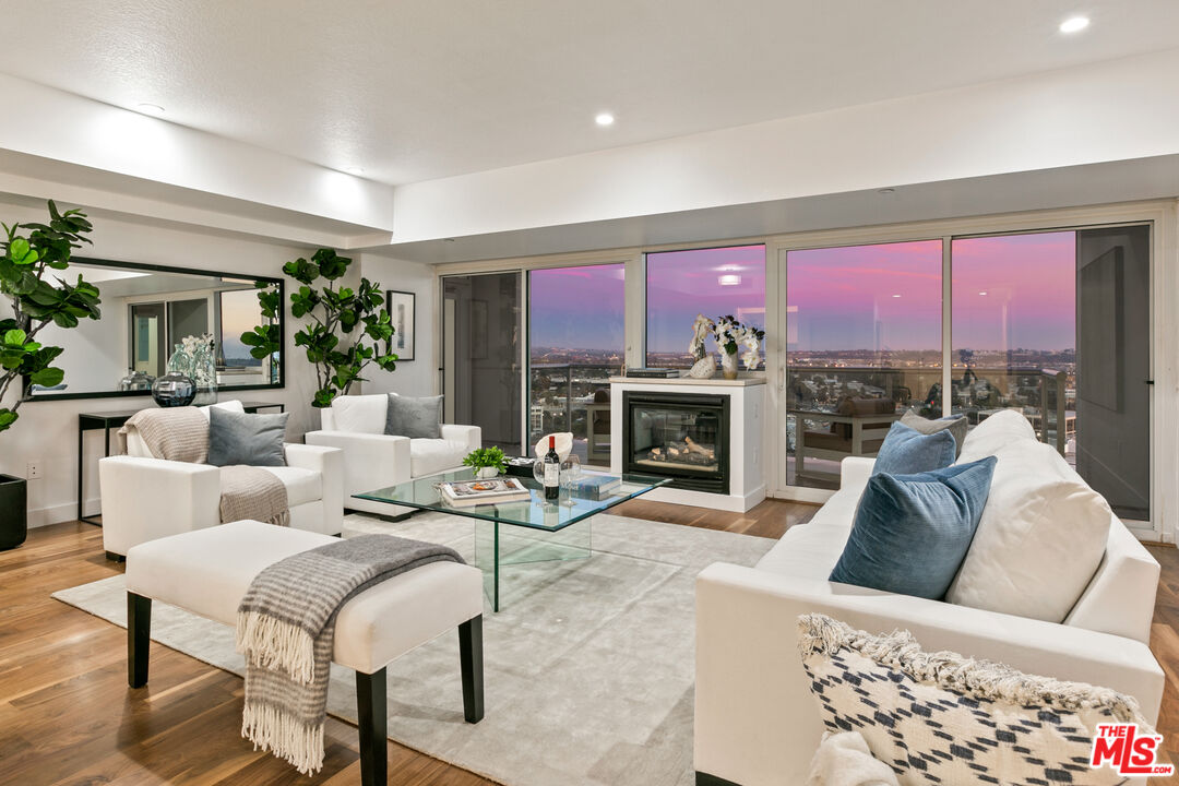 13600 Marina Pointe Dr Unit: 1507