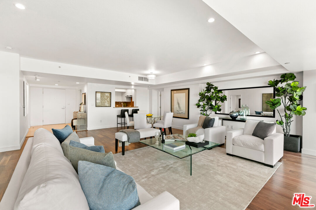 13600 Marina Pointe Dr Unit: 1507