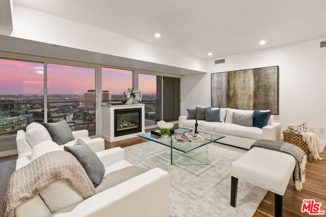 13600 Marina Pointe Dr Unit: 1507