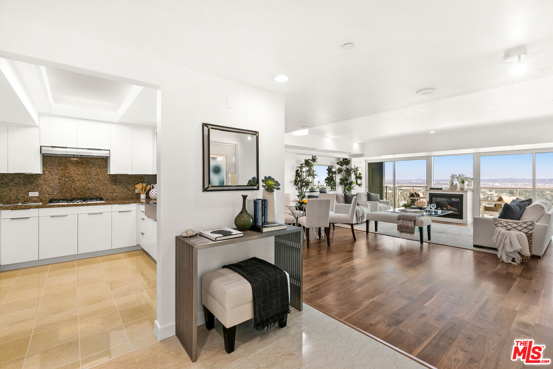 13600 Marina Pointe Dr Unit: 1507